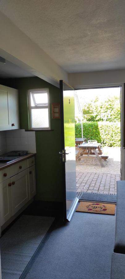 Garden Flat At The Infamous Piltdown Man Pub Apartamento Fletching Exterior foto